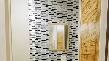 Douche, articles de toilette gratuits, serviettes fournies