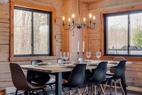 Woodsy Chalet Near Tremblant