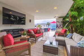 Smart TV, fireplace, table tennis