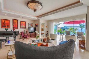 Smart TV, fireplace, offices