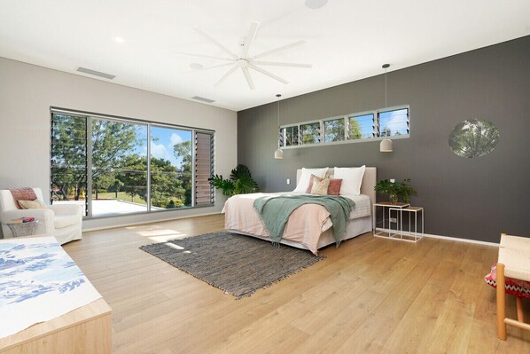 5 Schlafzimmer, Schreibtisch, Bügeleisen/Bügelbrett, WLAN