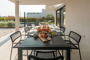 Outdoor dining - Villa Villa Ava Rosa (Istria - Novigrad) (Novigrad)