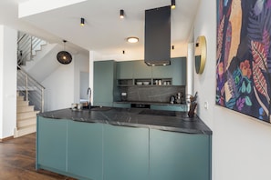 Fridge, microwave, oven, stovetop