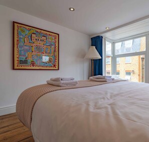 3 chambres, fer et planche à repasser, lit de bébé portatif, Wi-Fi