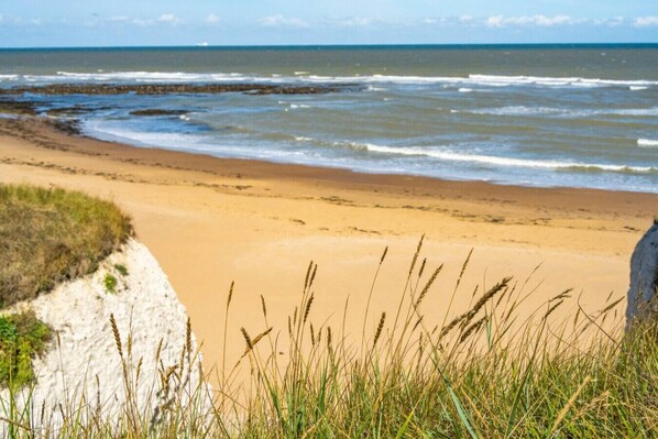 Beach nearby - Stylish Central Margate Home – Old Town & Beach (Margate)