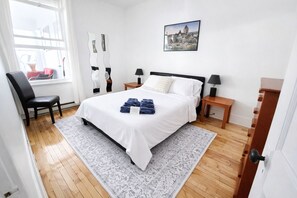 3 chambres, fer et planche à repasser, Wi-Fi, draps fournis