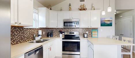 Fridge, microwave, stovetop, dishwasher