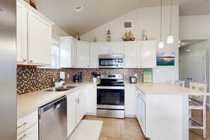 Fridge, microwave, stovetop, dishwasher