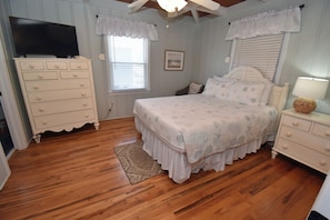 5 bedrooms, free WiFi, bed sheets - Sea Forever - 2nd Row and Creekfront in Garden City Beach! (Garden City Beach)