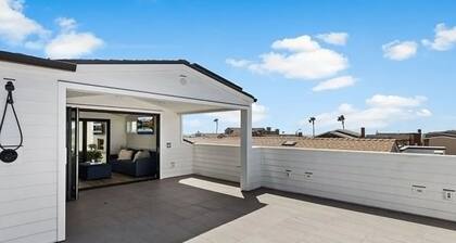 3BR Newport Luxury Rooftop Deck Hottub Parking