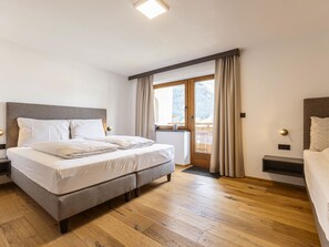 3 bedrooms, Internet