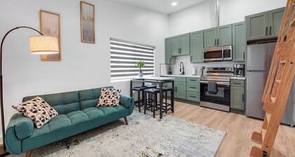 The Casita Retreat Near Beaches & Downtown