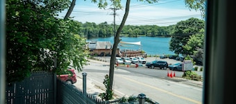 Lakeview Getaway With Hot Tub