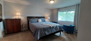 4 bedrooms, desk, iron/ironing board, free WiFi
