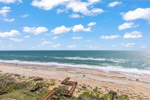On the beach - Renovated direct oceanfront corner 2/2 with a large balcony, heated pool, and garage (Ormond Beach)