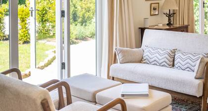 Sheepdown by inspirestays.com - a cottage that sleeps 8 guests in 4 bedrooms