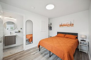 1 soverom, strykejern/-brett, wi-fi (inkludert) og sengetøy