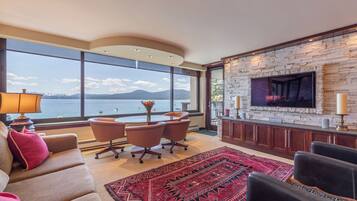 智能電視、DVD 播放機、書籍、影像庫