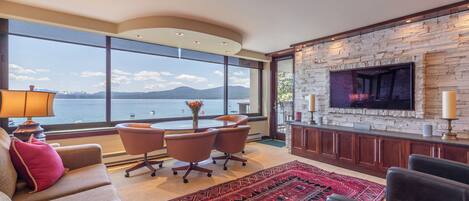 Smart-TV, DVD-Player, Bücher, Videothek