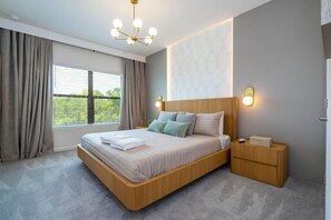 5 bedrooms, desk, iron/ironing board, travel crib