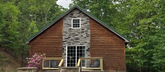 Charming 1-bedroom cabin in fabulous Franklin with AC, WiFi.