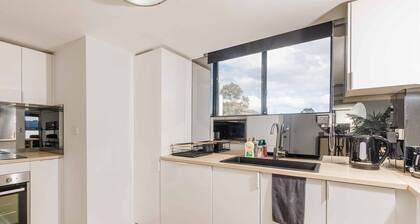 KozyGuru | Homebush West | Modern 2R Apt + Parking