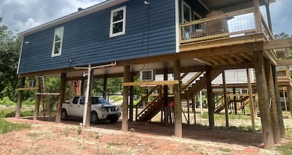 The Tickfaw - Charming 2-bedroom cottage on the Tagipahoa River in Ponchatoula