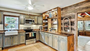 雪櫃、微波爐、焗爐、爐具