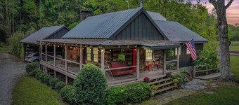 Authentic Cherokee Cabin Farm: Pickleball, Firepit, Swing, Creeks, Grills