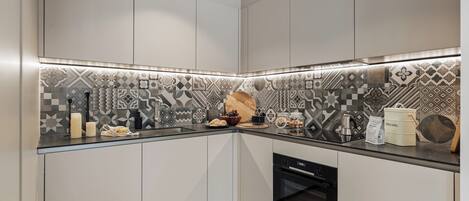 Fridge, microwave, oven, stovetop