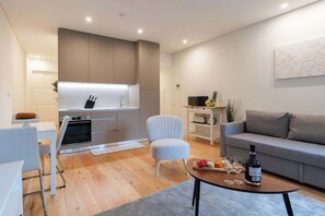 Interior - Sunny Flats w/ Balcony by HostWise (Guimarães)