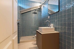 Hair dryer, towels - Spacious & Family Flats by HostWise (Guimarães)