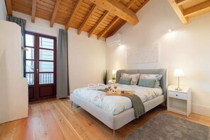 7 bedrooms, iron/ironing board, free WiFi, bed sheets