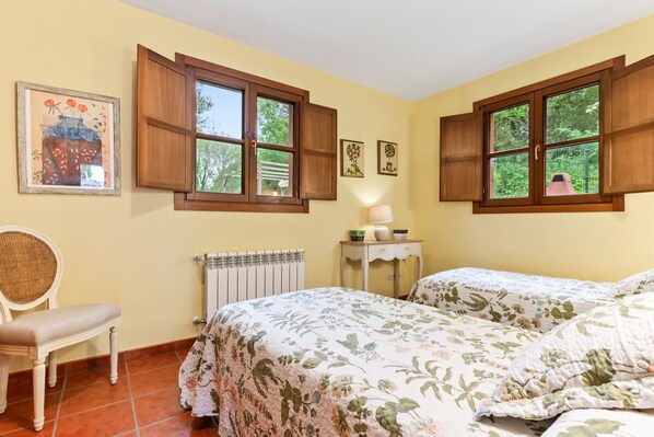 3 bedrooms, iron/ironing board, Internet, bed sheets