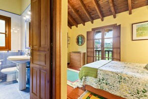 3 bedrooms, iron/ironing board, Internet, bed sheets