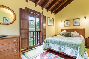 3 habitaciones, tabla de planchar con plancha, internet y ropa de cama 