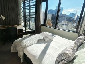 1 Schlafzimmer, Schreibtisch, Bügeleisen/Bügelbrett, Reisekinderbett