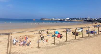 Portrush Harbour Apt Steps to Beach