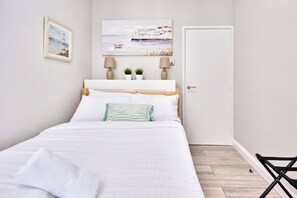 1 bedroom, desk, iron/ironing board, free WiFi - Princess Blue 3 ~ Quiet and Cosy Penthouse Retreat (Portrush)