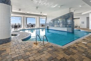 屋内プール、屋外プール