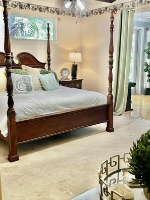 4 bedrooms, desk, iron/ironing board, free WiFi