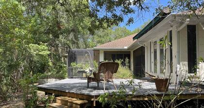 Enchanting Nature Bungalow: Spacious Ecofriendly Home, Wildlife Abounds, 3 acres