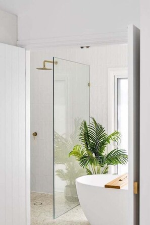 Handtücher, Seife, Shampoo, Toilettenpapier