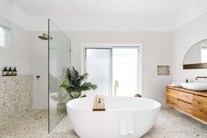 Towels, soap, shampoo, toilet paper
