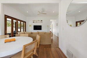 Interior - Sunnyside On Burns 3 Bedroom Holiday House (Byron Bay)