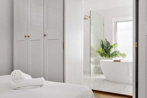 Bügeleisen/Bügelbrett, WLAN, Bettwäsche