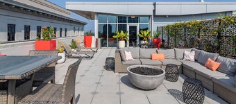 Charming 2-bedroom resort Located at Studio Ellis Square Savannah Georgia