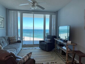 Smart TV - Lighthouse Condo 717-King Bed, Queen Sleeper, Twin Bunk Beds, 2 bath, sleeps 6 (Gulf Shores)