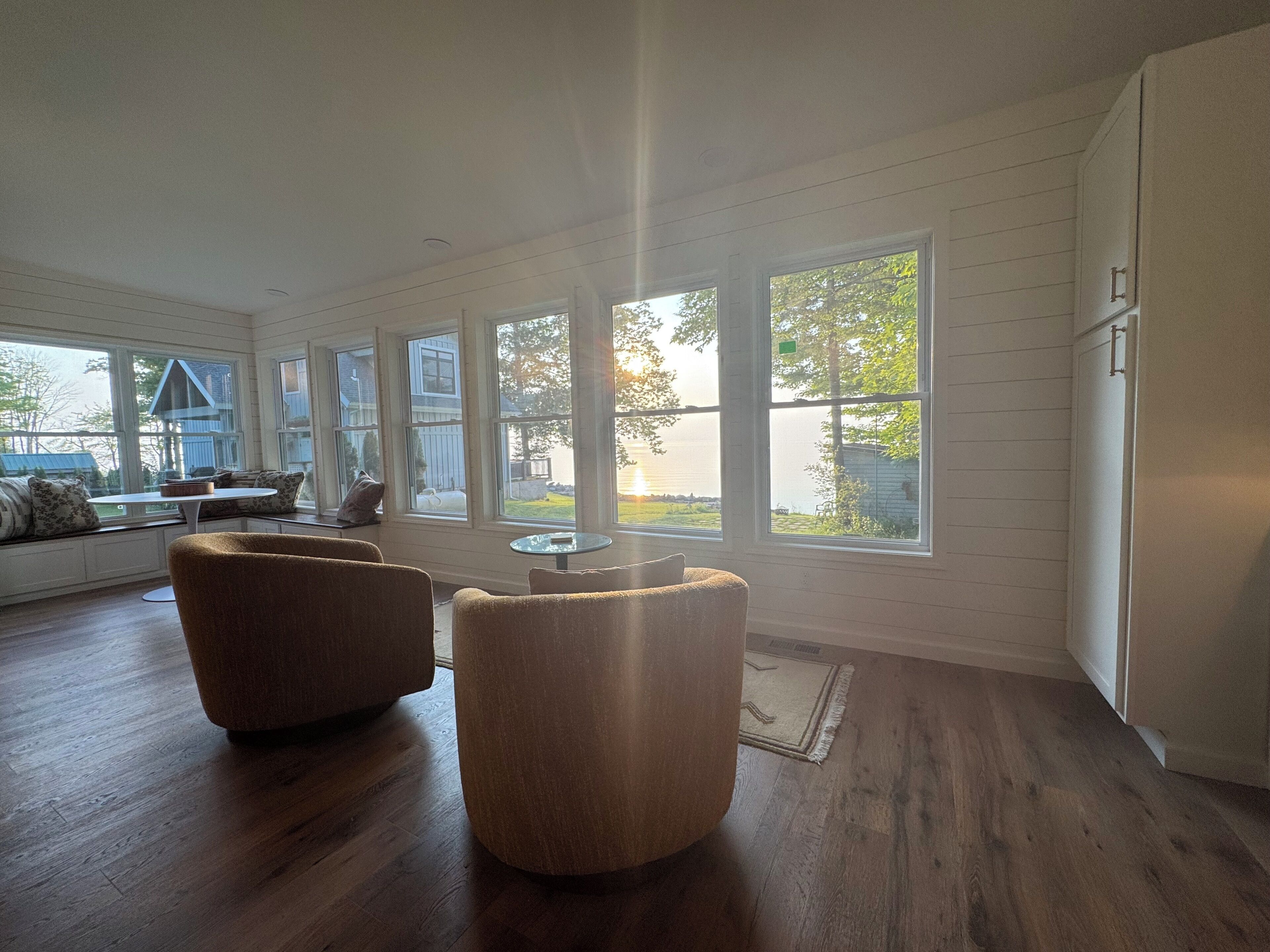 Una Smart TV, una chimenea