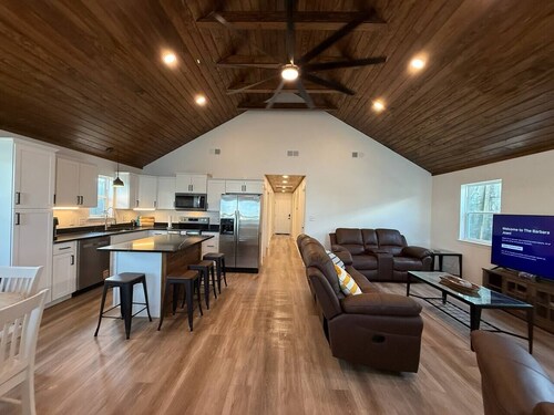 The Barbara Joan-New Houseboat